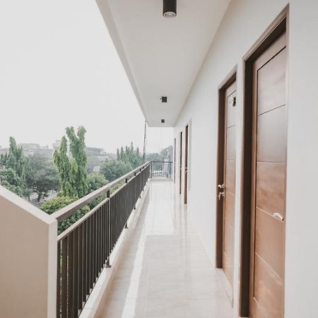 Hotel Reddoorz Near Taman Palem Yakarta Exterior foto