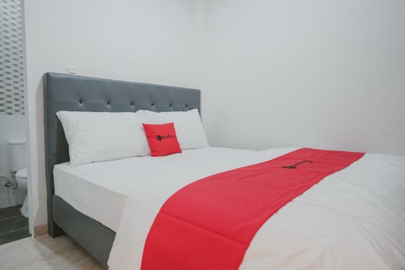 Hotel Reddoorz Near Taman Palem Yakarta Exterior foto