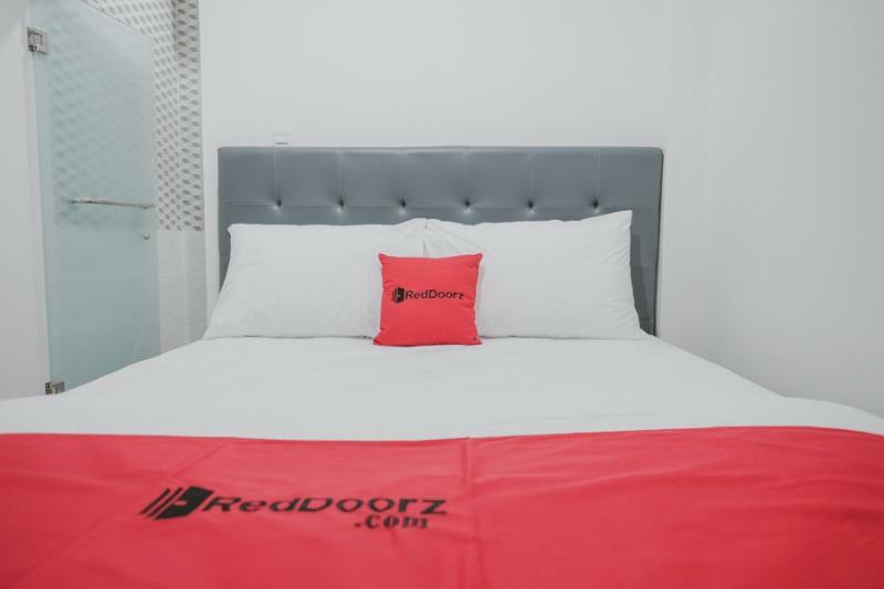Hotel Reddoorz Near Taman Palem Yakarta Exterior foto